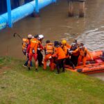 TIM SAR GABUNGAN TEMUKAN KORBAN TENGGELAM DI BANJIR KANAL BARAT DALAM KEADAAN MENINGGAL DUNIA