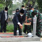 KETUA MA LAKUKAN ZIARAH DAN TABUR BUNGA KE MAKAM PAHLAWAN KALIBATA