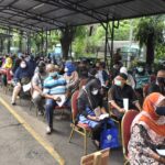 PANGDAM JAYA/JAYAKARTA TINJAU LANGSUNG PROSES PENYALURAN BTPKLWN KEPADA MASYARAKAT