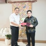 Parlindungan Purba Perkenalkan Produk Asosiasi UMKM Kaldera Toba Kepada Memteri BUMN Erick Thohir 