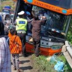 Bus Rosalia Indah bernomor polisi AD 7191 OF menabrak tiga mobil pemudik