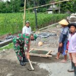 Dalam rangka Pembinaan Teritorial (Binter) guna meningkatkan kekompakan dan kebersamaan dalam kehidupan bermasyarakat, Babinsa Koramil 0808/04 Sanankulon Kodim 0808/Blitar