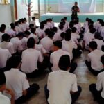 Tanamkan Disiplin Sejak Dini, Anggota Koramil Kademangan Laksanakan Program Babinsa Masuk Sekolah