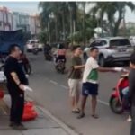 TURUN KE JALAN, MANAGEMENT TRENZ BERBAGI TAKJIL JELANG BUKA PUASA