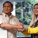 Bahkan ia sangat bangga, apa bila Yenny Wahid menghadap dan ingin ketemu Prabowo.