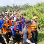 TIM SAR GABUNGAN TEMUKAN KORBAN TENGGELAM DANAU BEKAS GALIAN PASIR TANGERANG DALAM KONDISI MENINGGAL DUNIA.