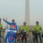 TUNTUT DANA TUNJANGAN HARI TUA, EKS WARTAWAN JAWA POS INI GOWES SEPEDA SURABAYA-JAKARTA