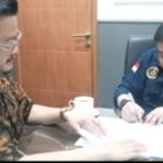 DIREKTUR PT. MUGI JAYA WASA CAPT. H. MOH. ANTON EP,SE, MM, CHRA.MENGUNJUNGI KANTOR NOTARIS PPAT FAHRI IRSAL, SH, M, Kn, TANGERANG BANTEN