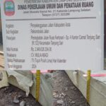 PEKERJAAN PENINGKATAN JALAN RUAS KERTOSARI,KETEBALAN RABAT BETON DIDUGA TAK SESUAI SPECK