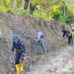 SATGAS PAMTAS YONARMED 11 KOSTRAD BERSAMA MASYARAKAT LAKSANAKAN KARYA BAKTI